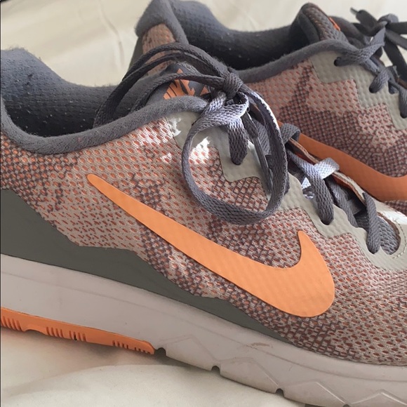 Nike running shoes - Picture 2 of 5